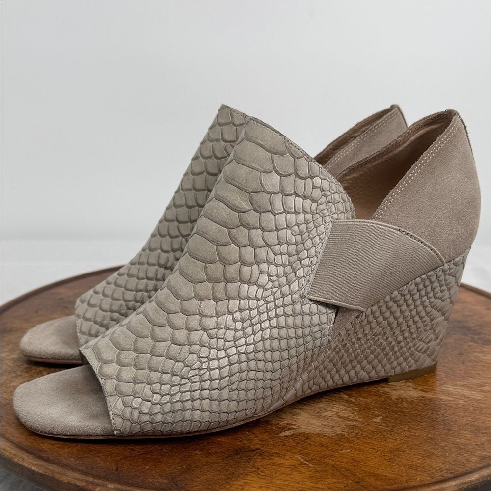 Donald Pliner Shoes Wm 10 M Lizzy Light Tan Snakeskin Leather Wedge Heels